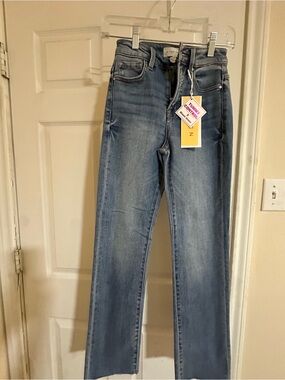 High-Rise Straight Jeans in Light Blue Wash